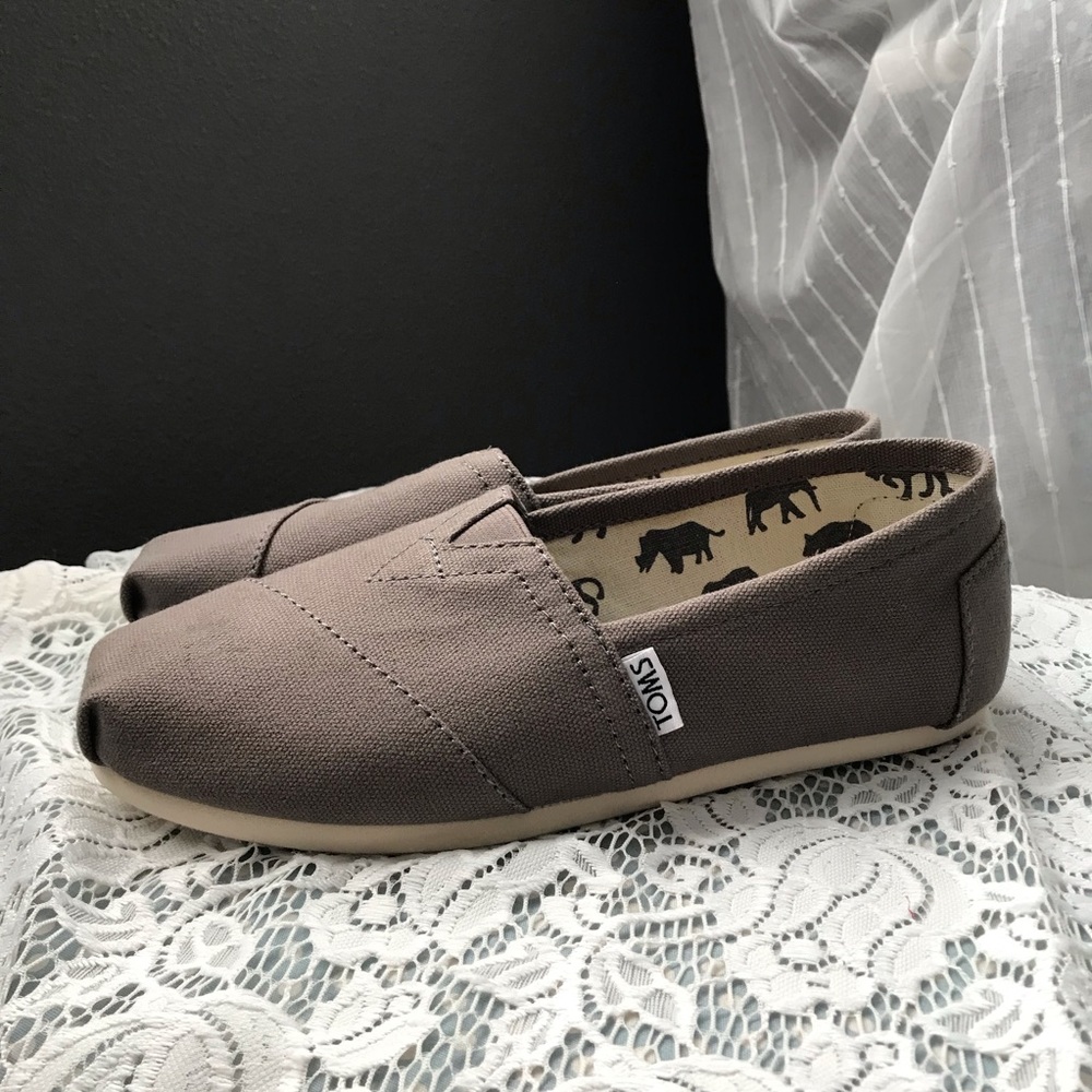 Toms classic canvas flats